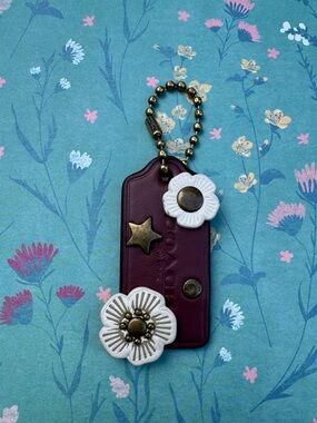 Coach Custom Tea Rose Hang Tag M